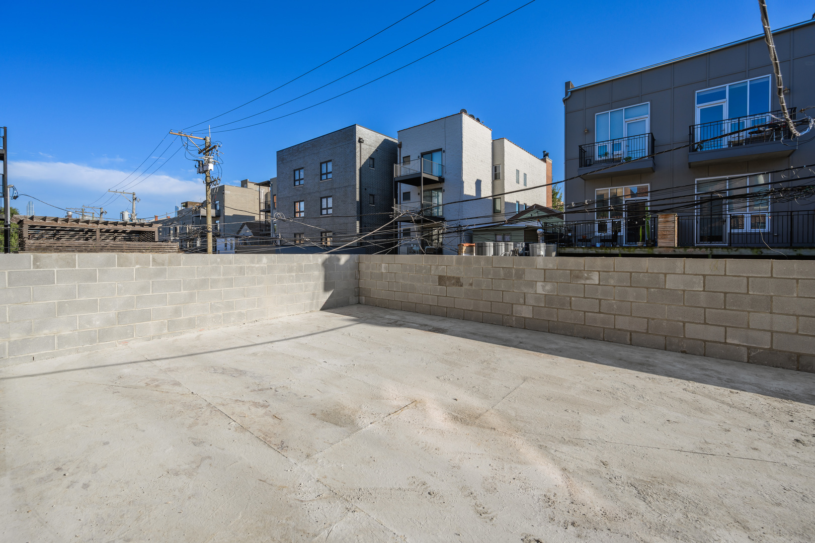 1533 W Fry Street Unit: 2W