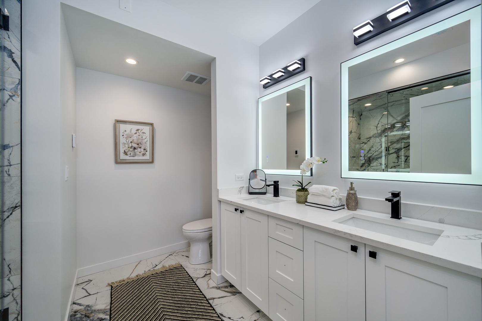 1533 W Fry Street Unit: 2W