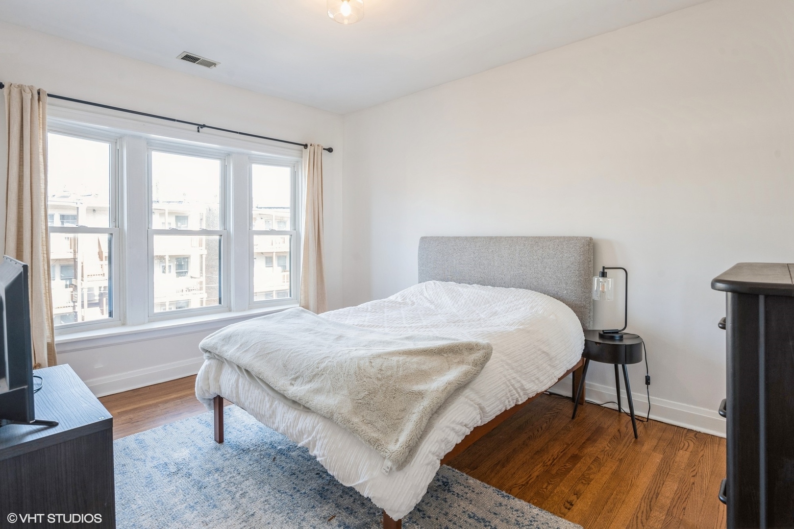 650 W Aldine Avenue Unit: 3E