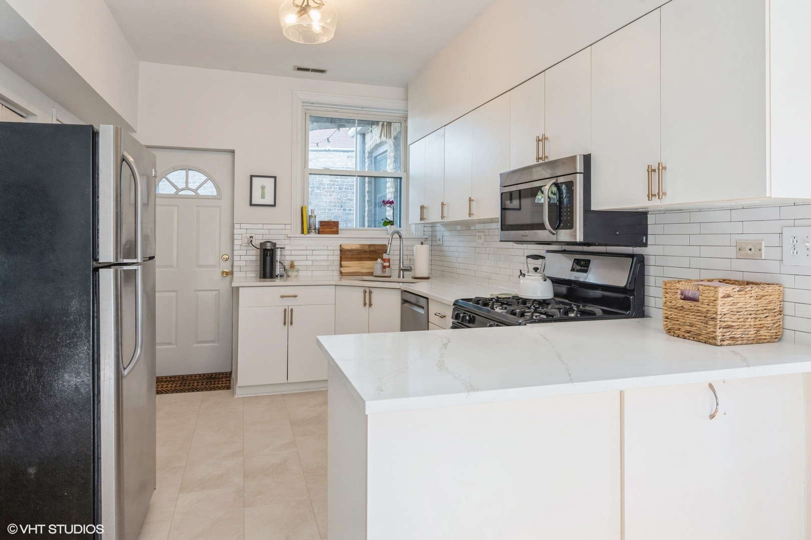 650 W Aldine Avenue Unit: 3E