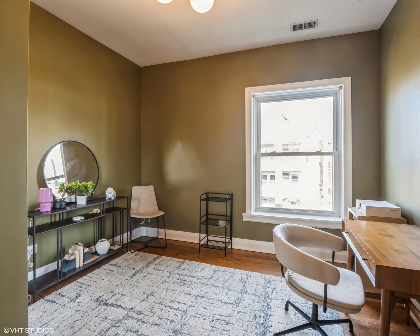 650 W Aldine Avenue Unit: 3E