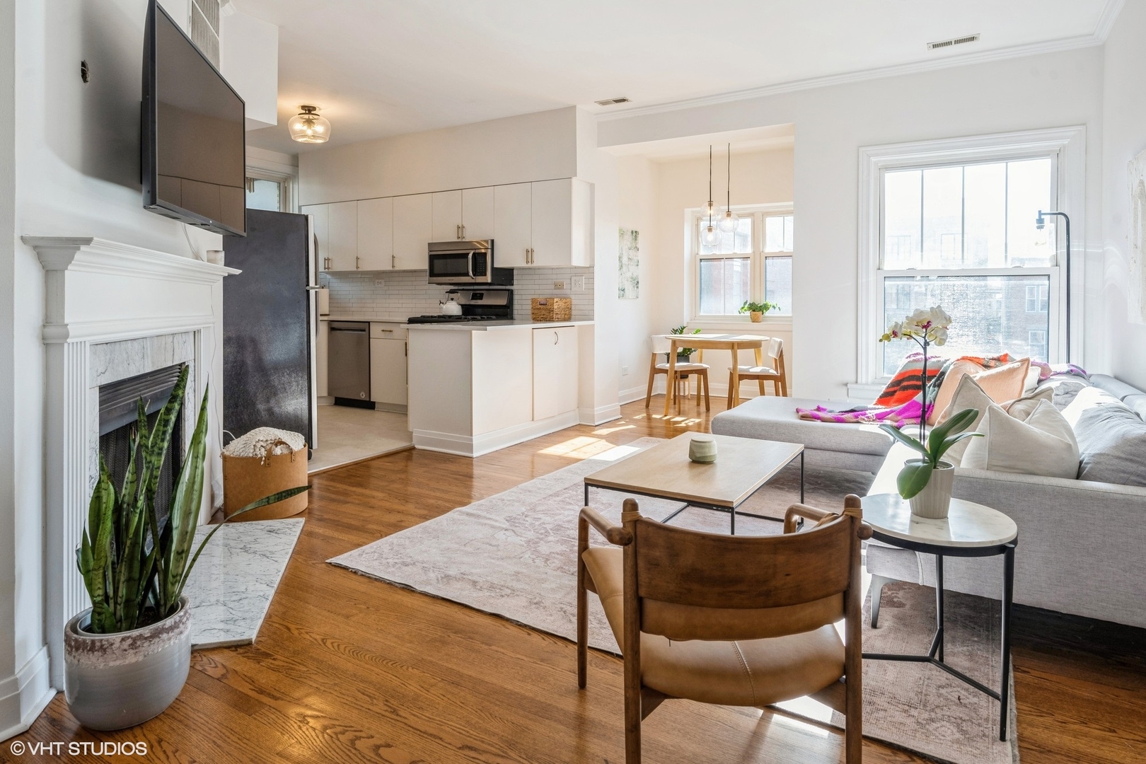 650 W Aldine Avenue Unit: 3E