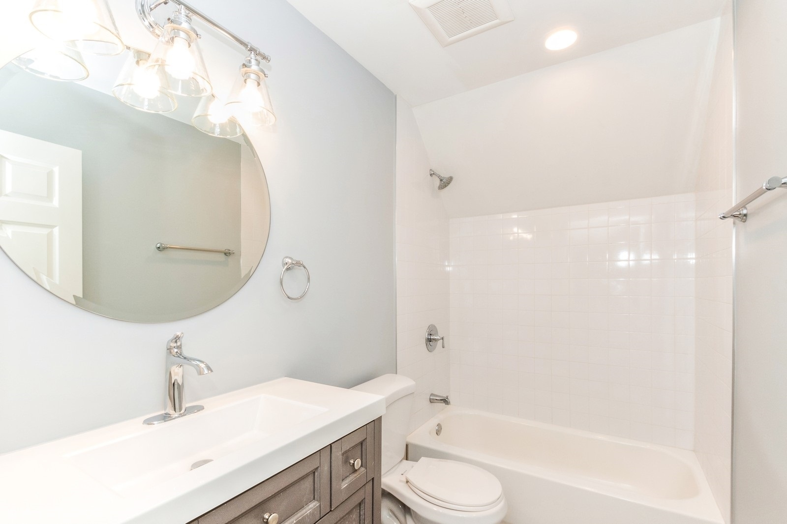 3615 N Ravenswood Avenue