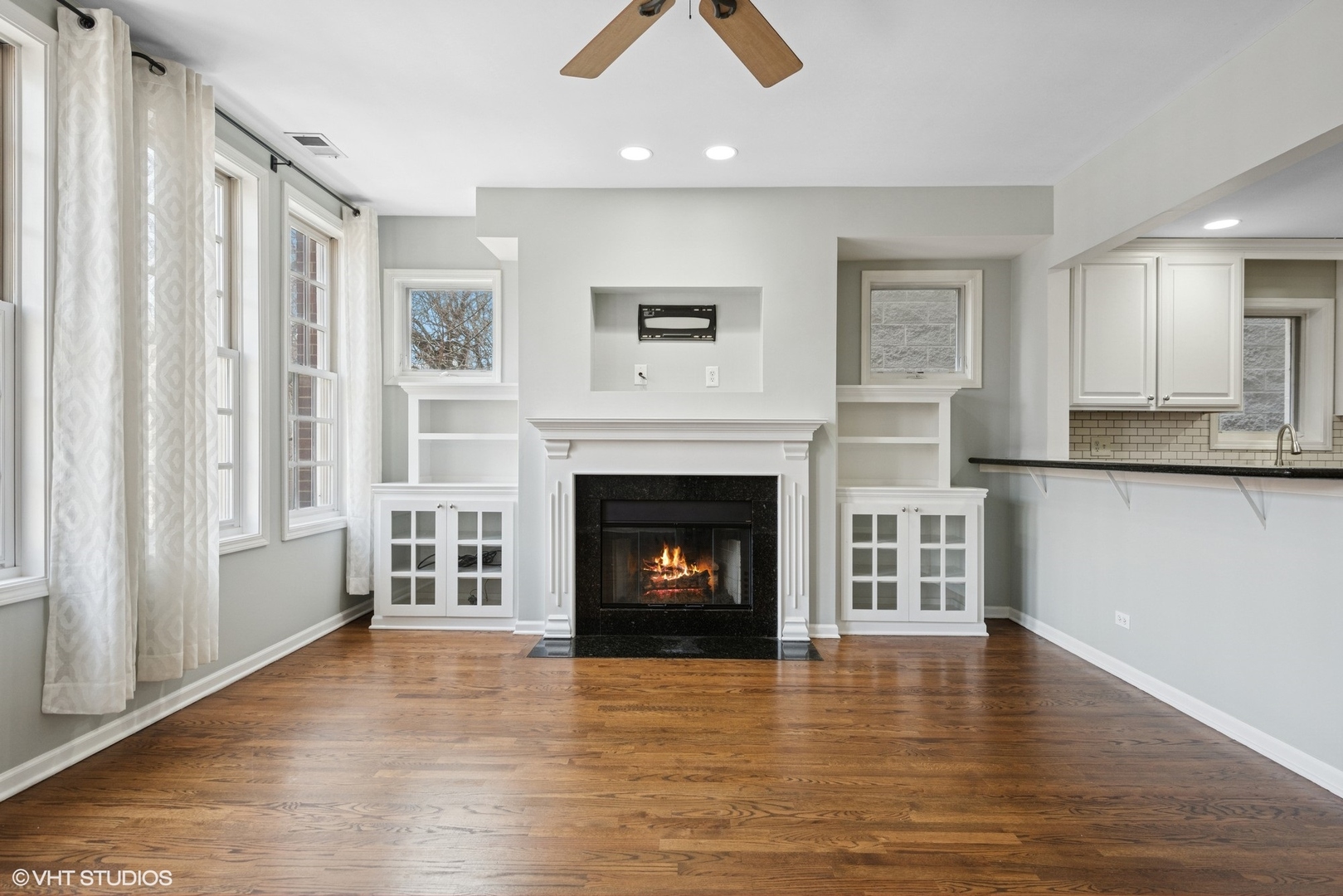 3240 N Seminary Avenue Unit: 2