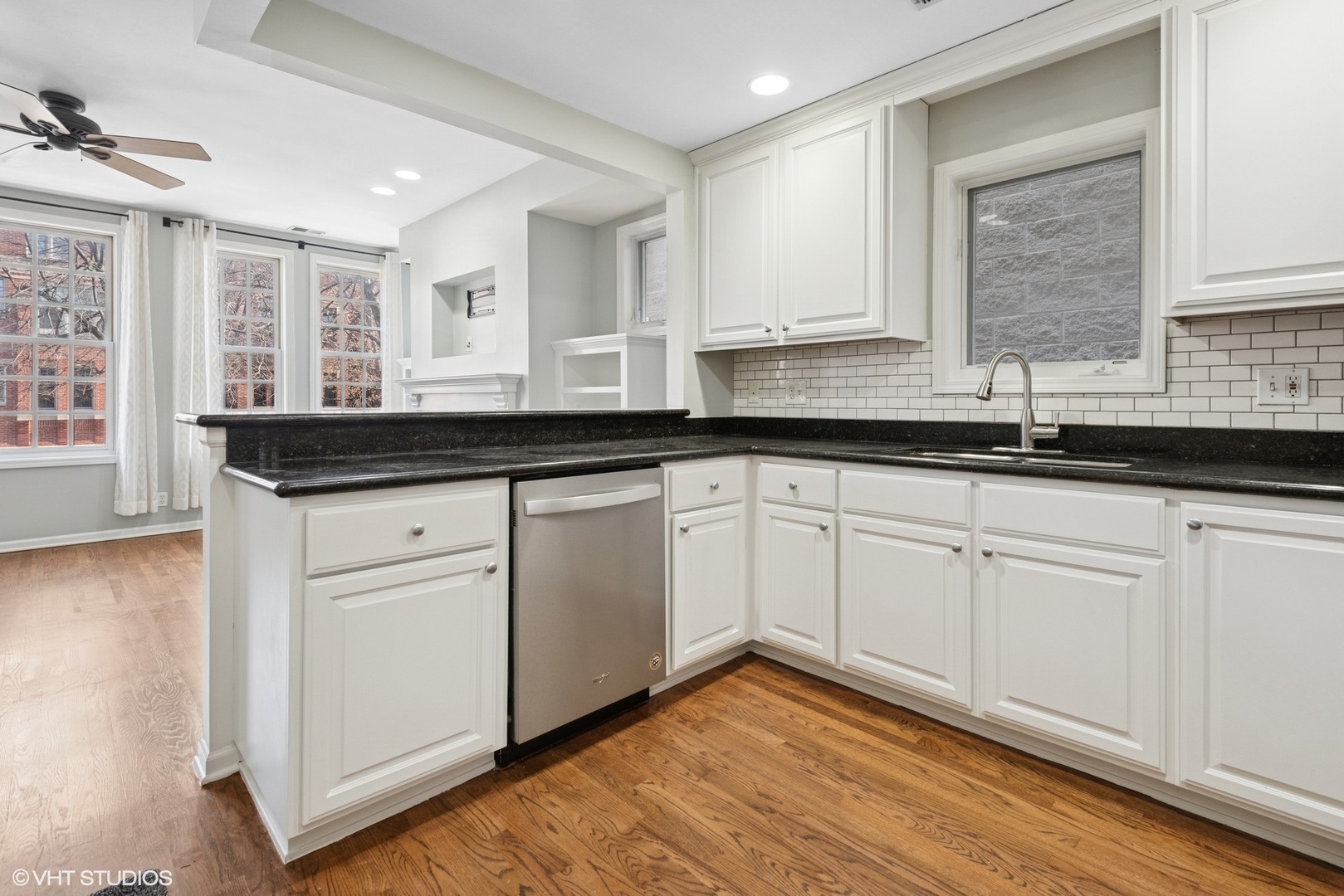 3240 N Seminary Avenue Unit: 2