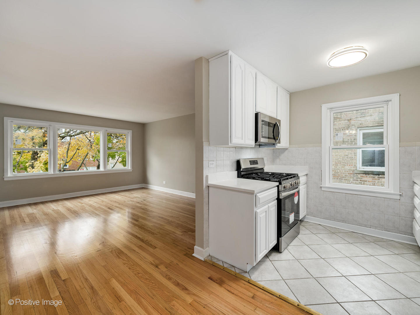 2633 W Balmoral Avenue Unit: 2E