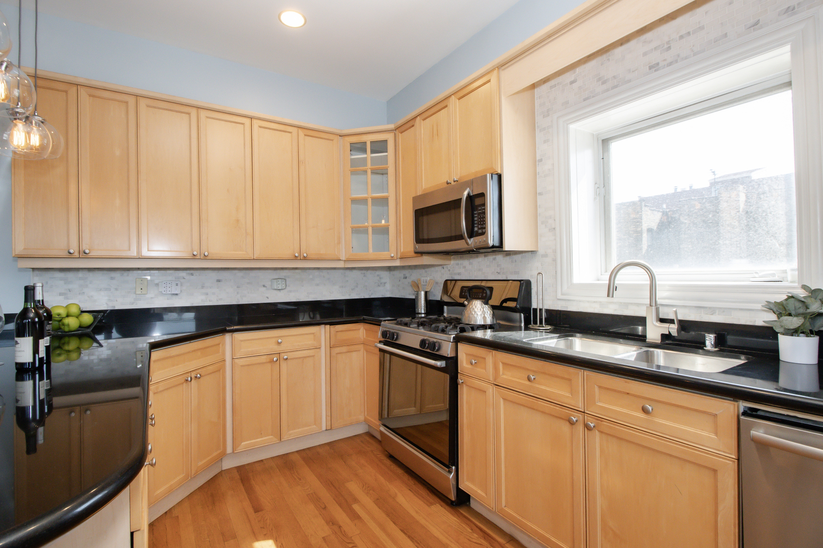 3838 N Clark Street Unit: 2S