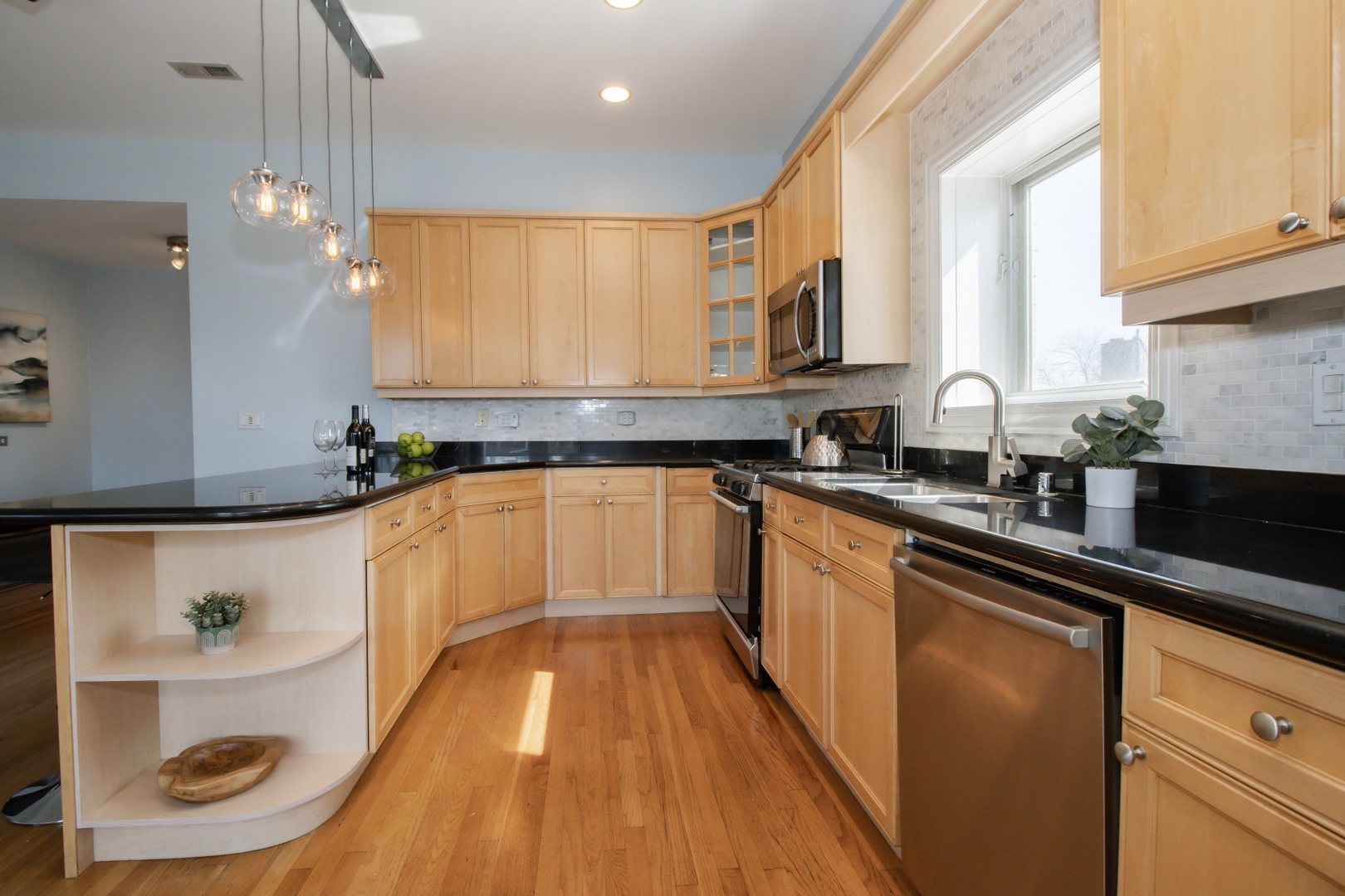 3838 N Clark Street Unit: 2S