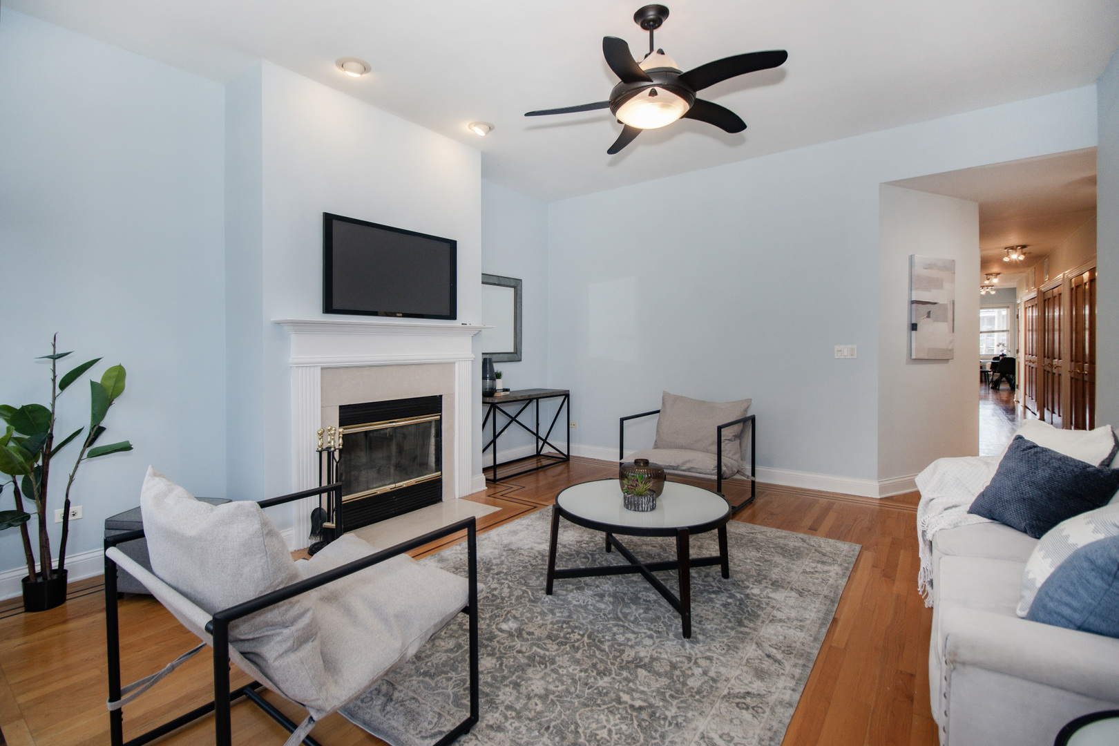 3838 N Clark Street Unit: 2S