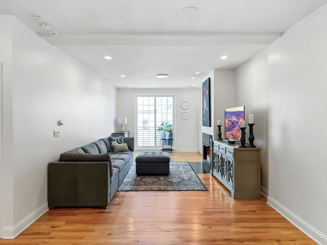 4616 N Kenmore Avenue Unit: 401