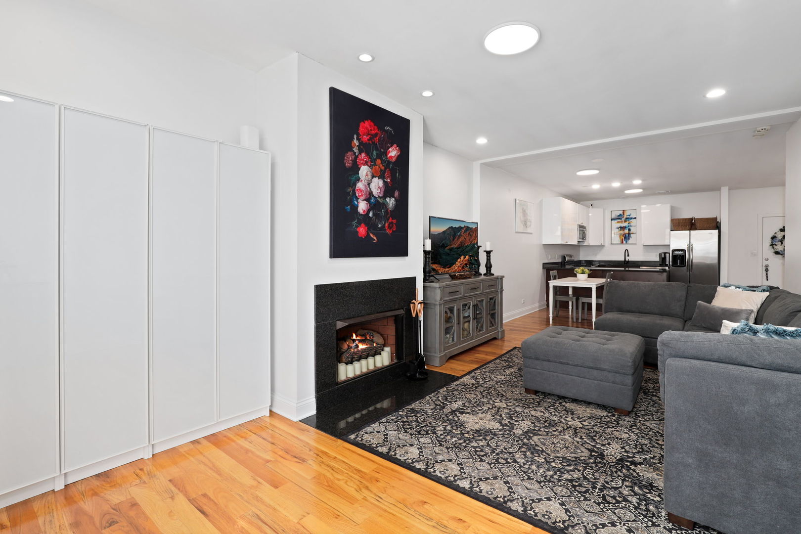 4616 N Kenmore Avenue Unit: 401