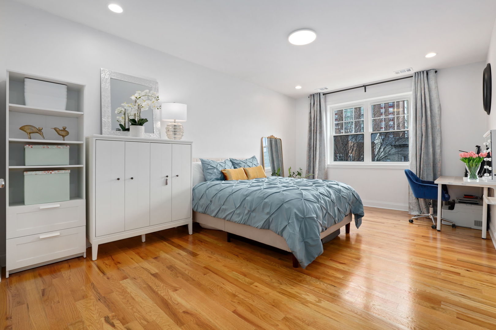 4616 N Kenmore Avenue Unit: 401