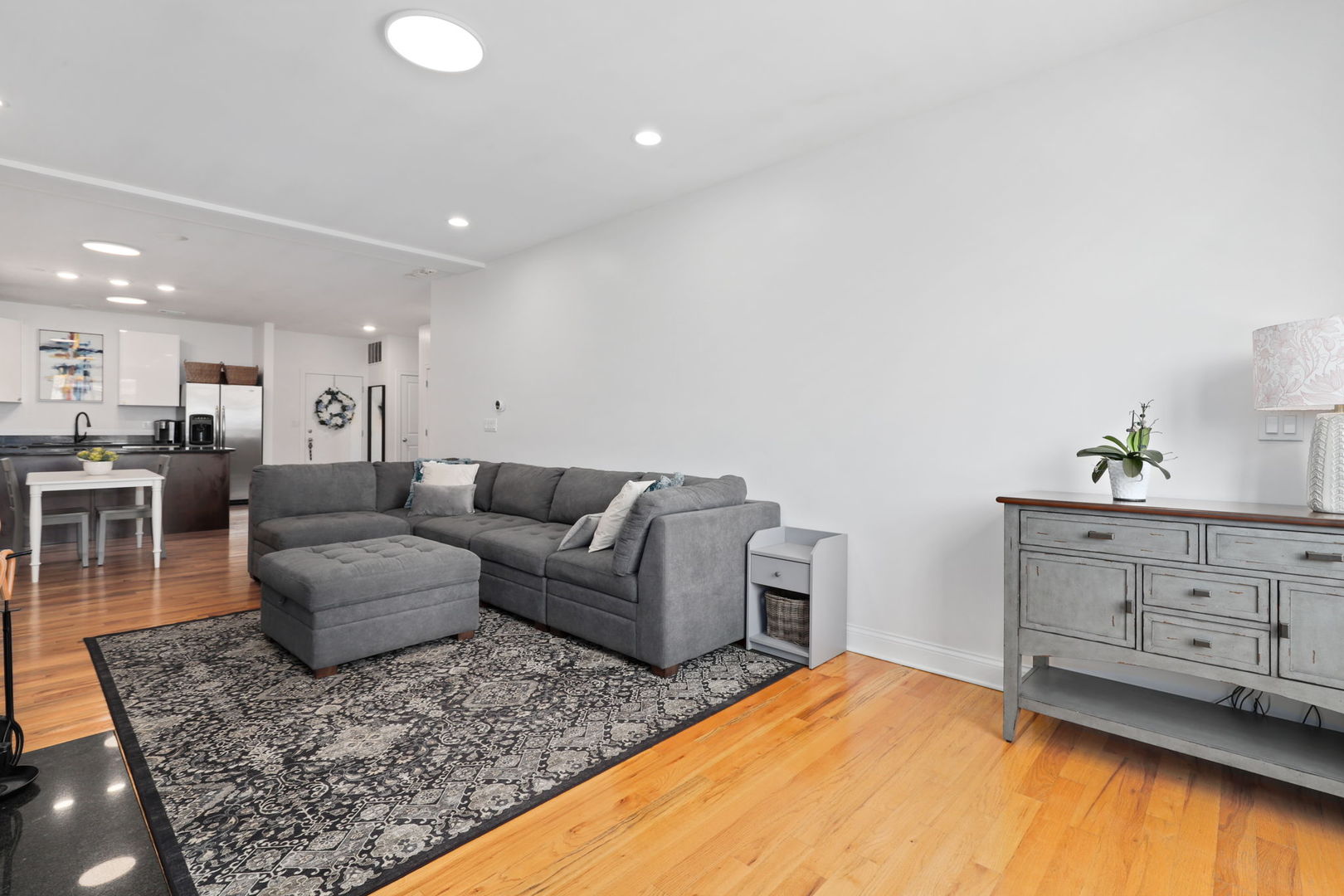 4616 N Kenmore Avenue Unit: 401