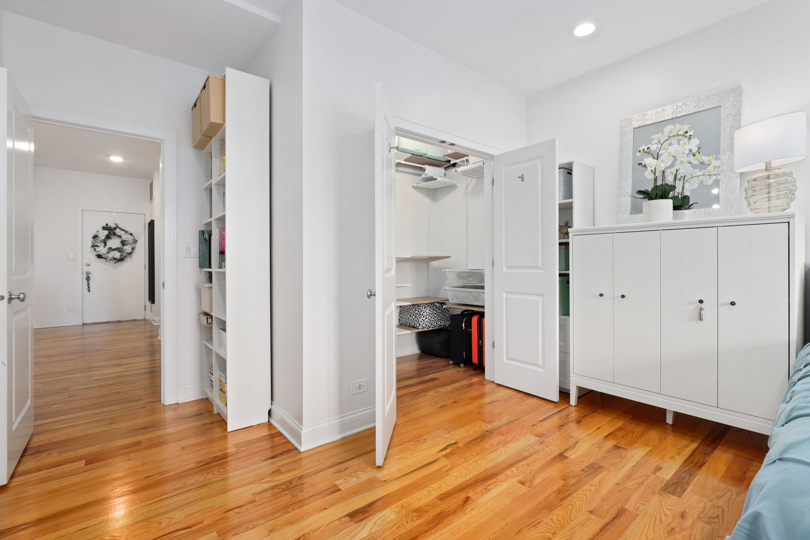 4616 N Kenmore Avenue Unit: 401