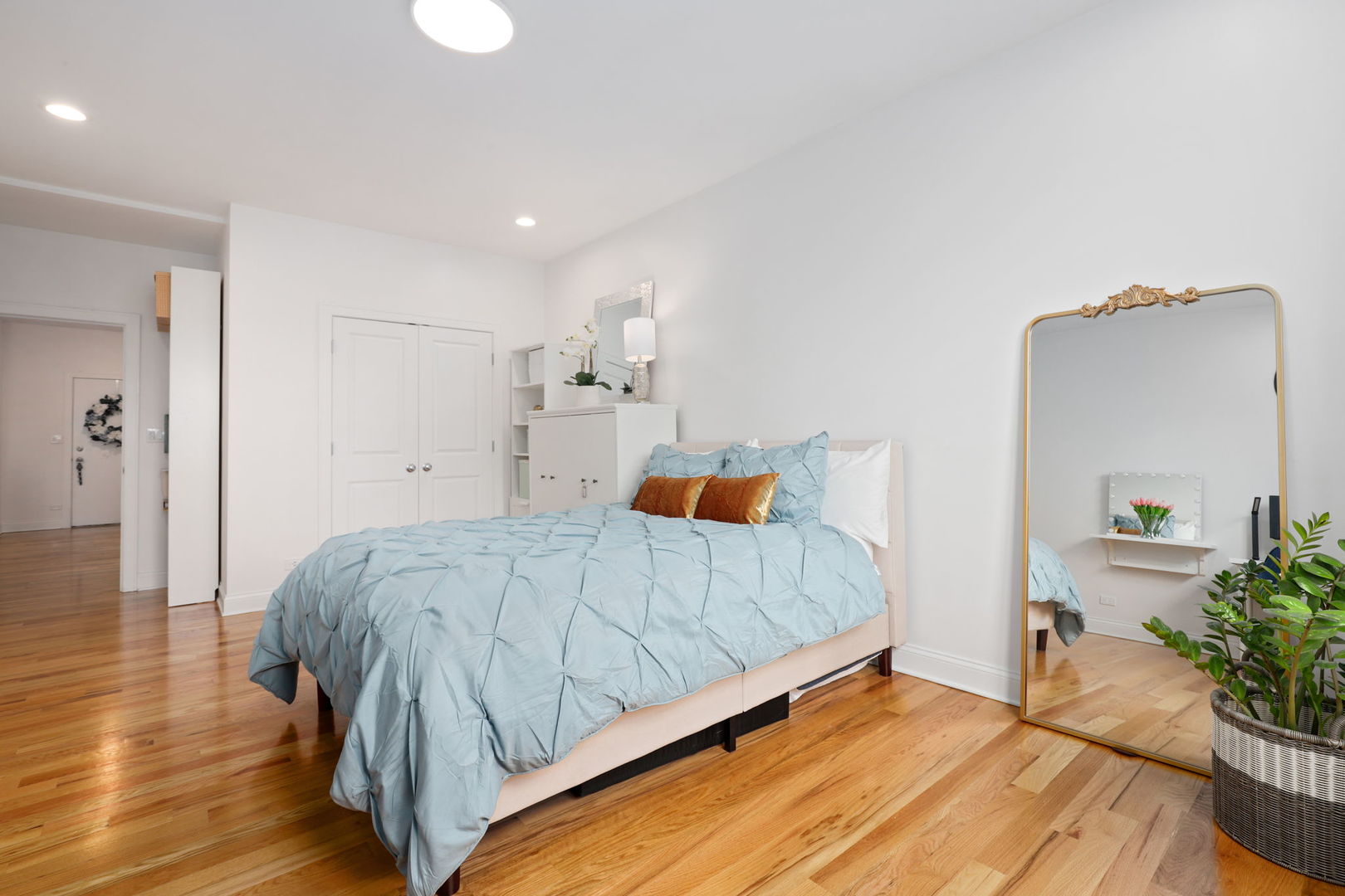 4616 N Kenmore Avenue Unit: 401