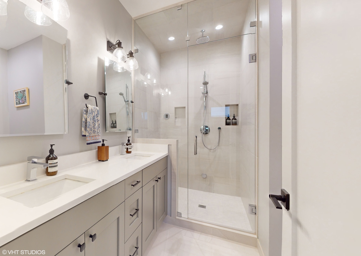 1350 N Claremont Avenue Unit: 2