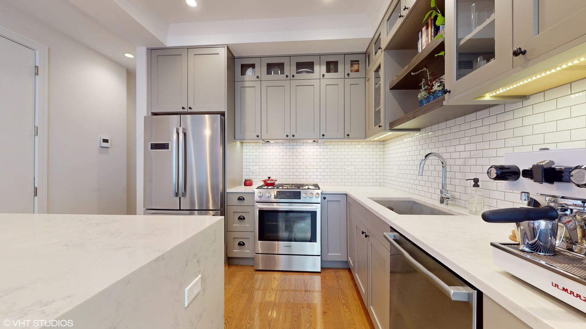 1350 N Claremont Avenue Unit: 2