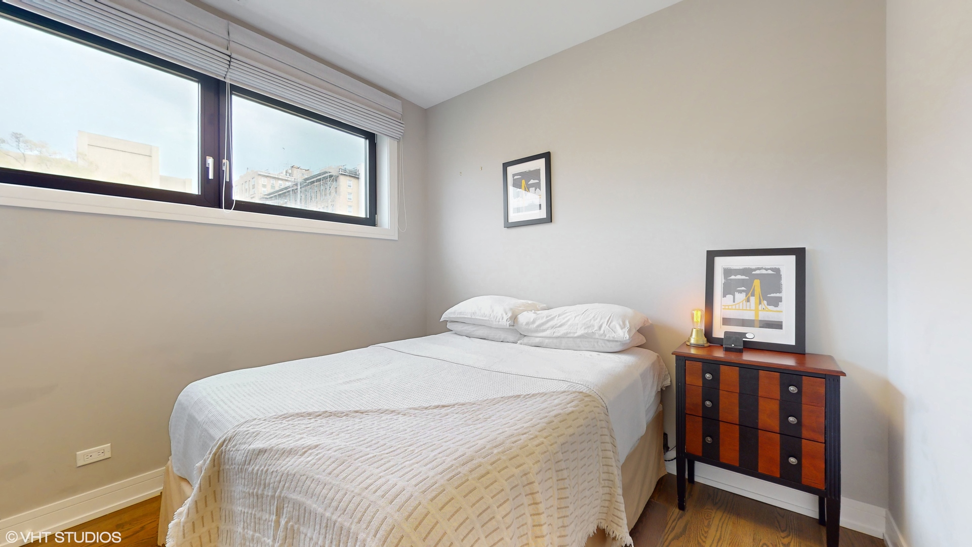 1350 N Claremont Avenue Unit: 2