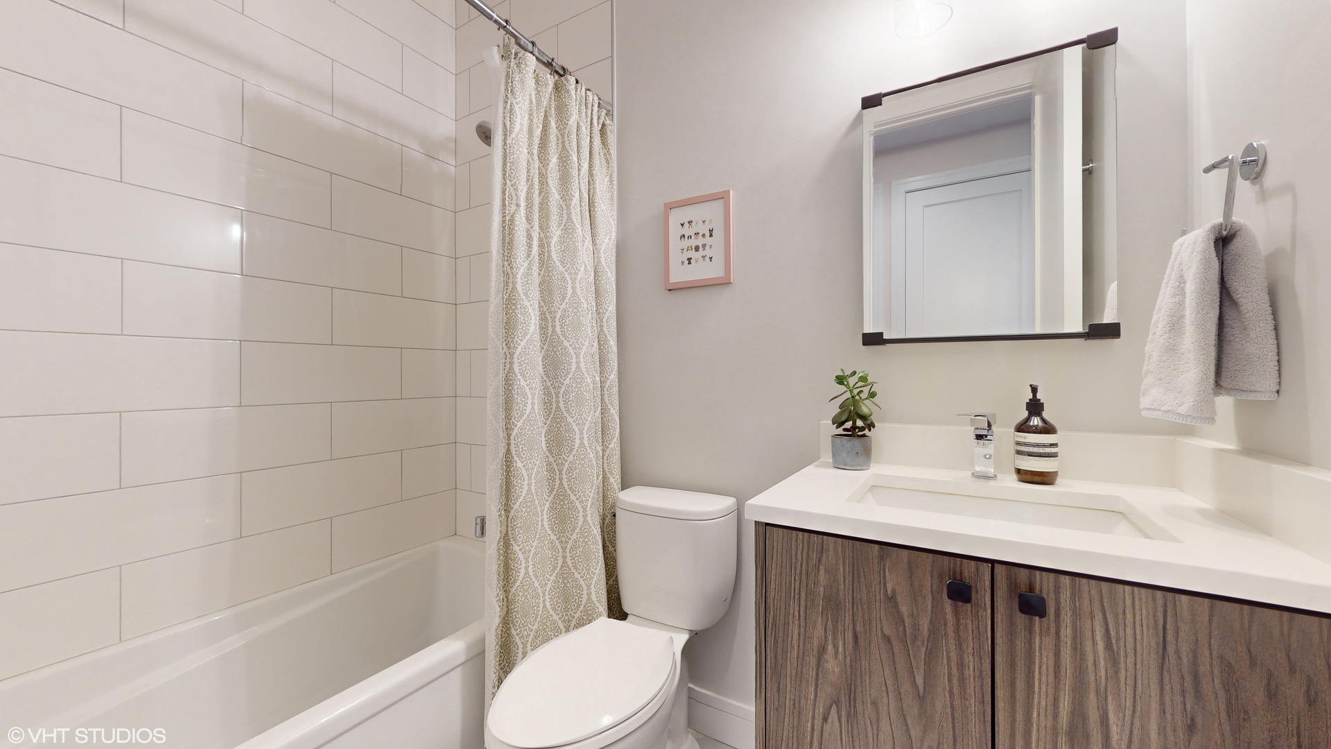 1350 N Claremont Avenue Unit: 2