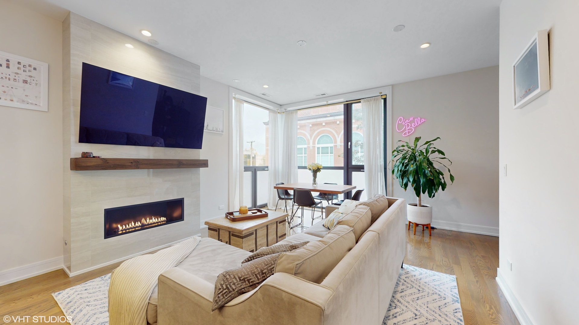 1350 N Claremont Avenue Unit: 2