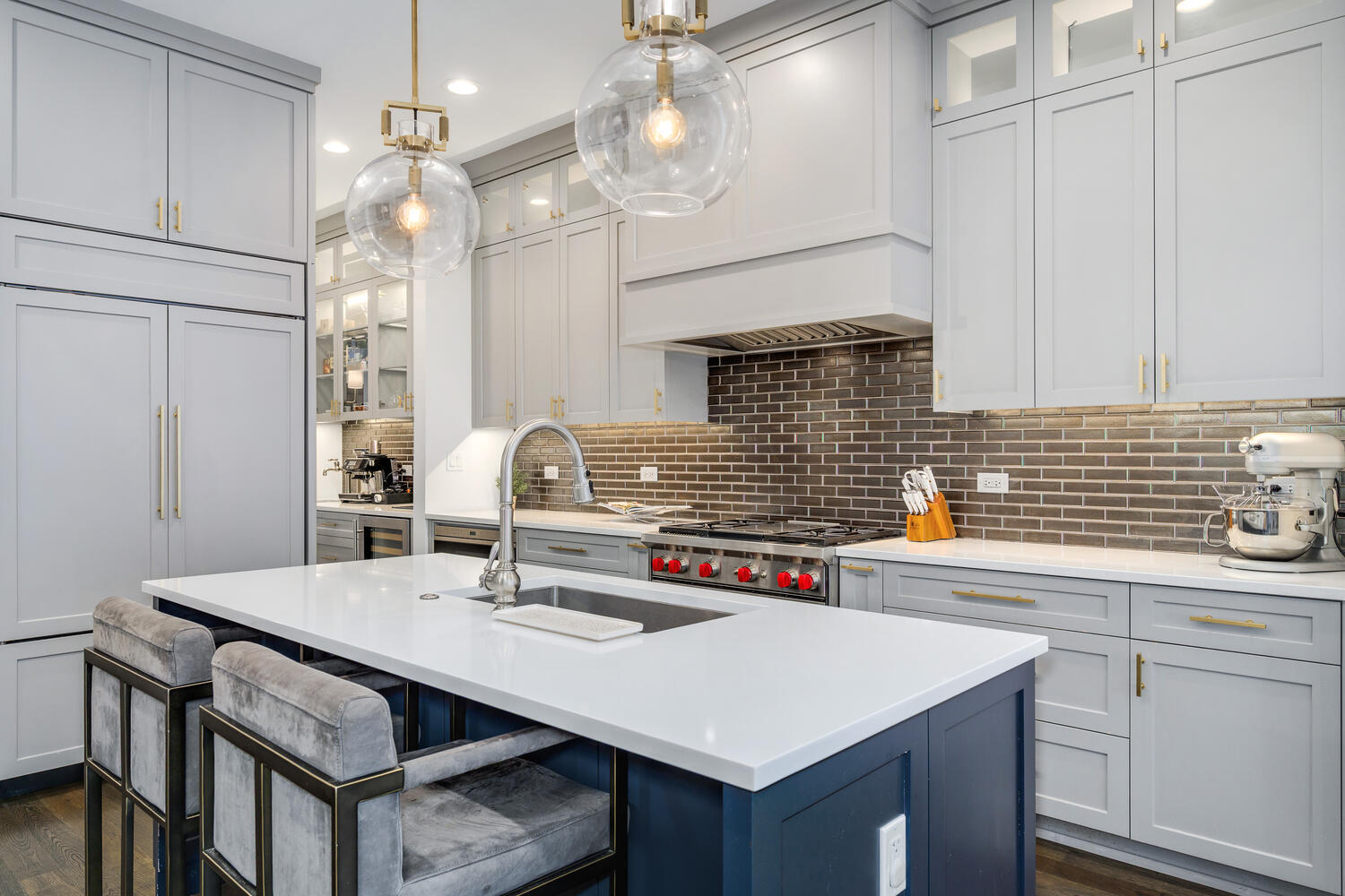 1616 N Winchester Avenue