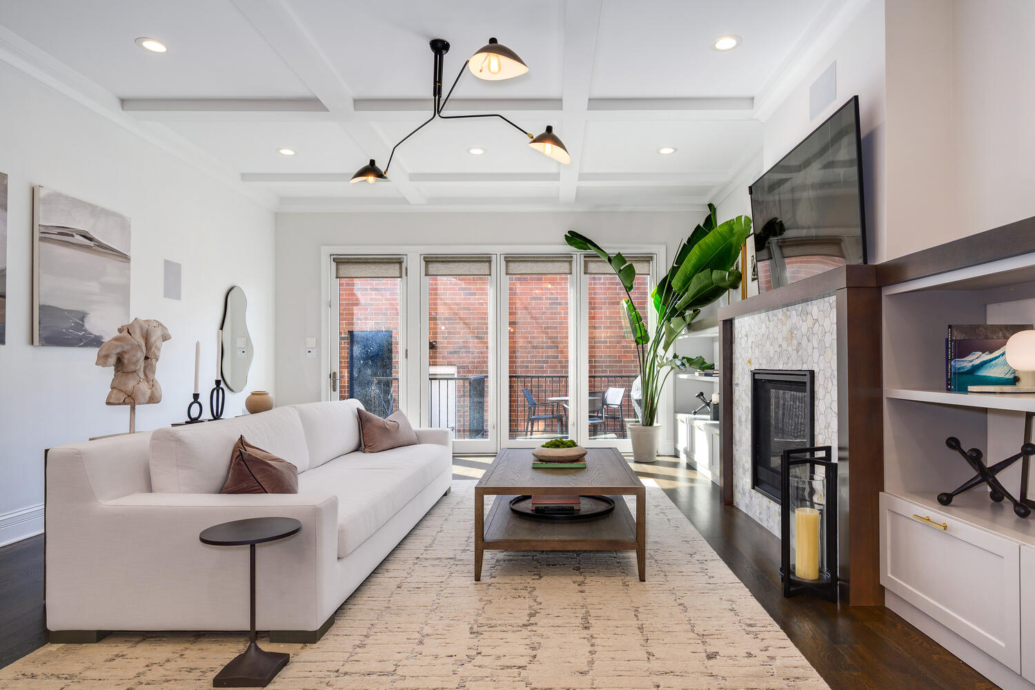 1616 N Winchester Avenue