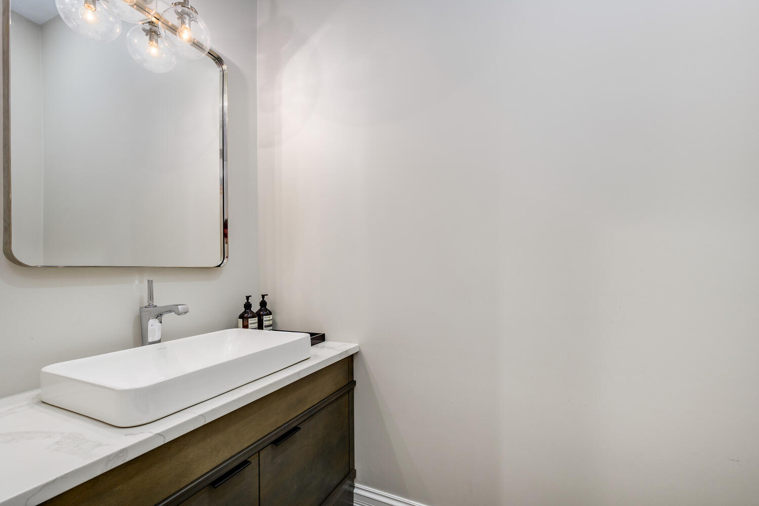 1616 N Winchester Avenue