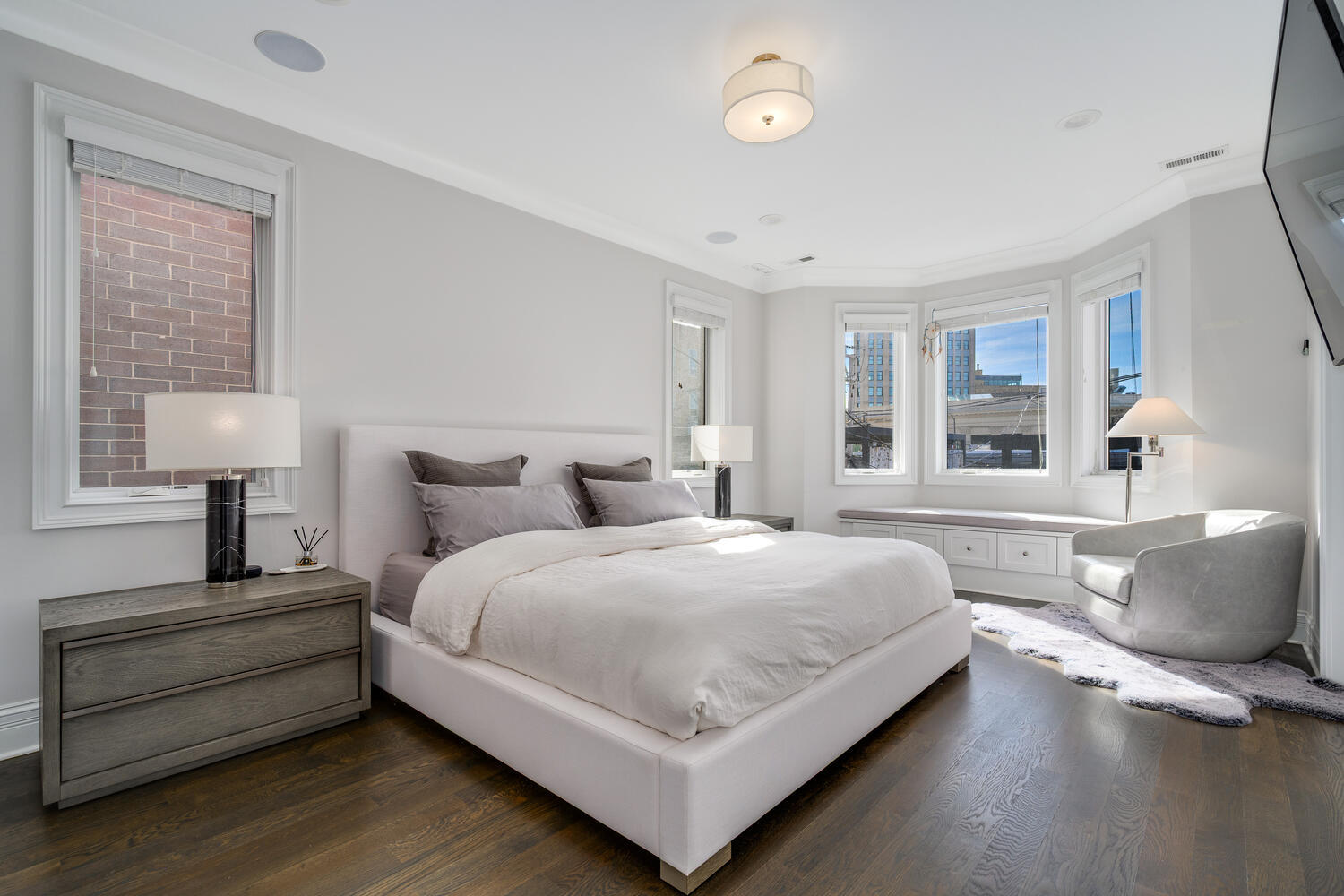 1616 N Winchester Avenue