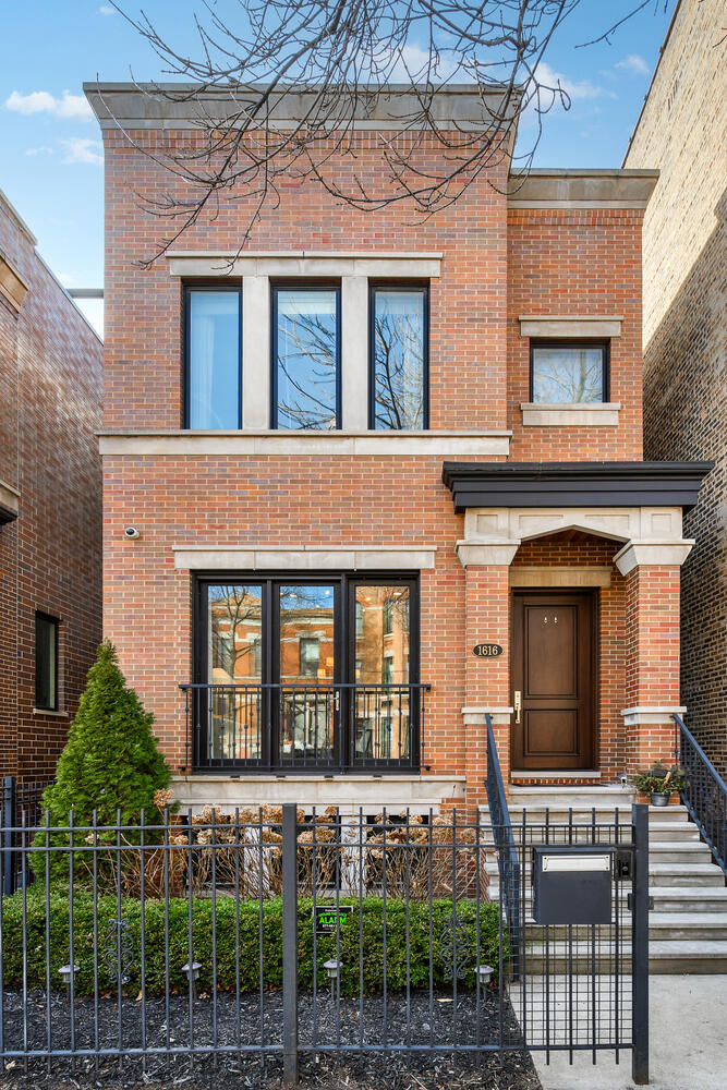 1616 N Winchester Avenue