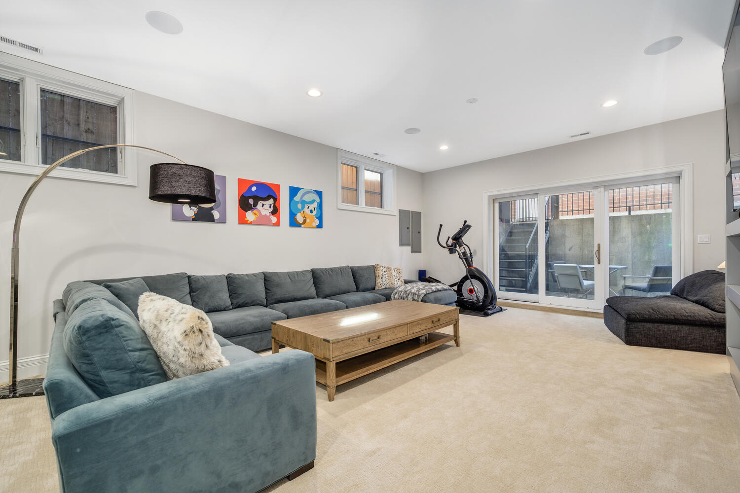 1616 N Winchester Avenue