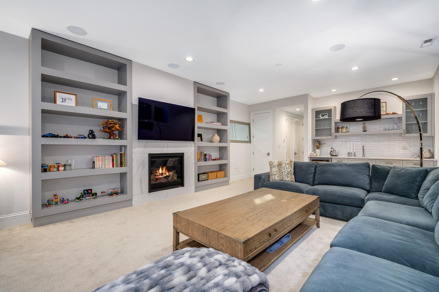 1616 N Winchester Avenue