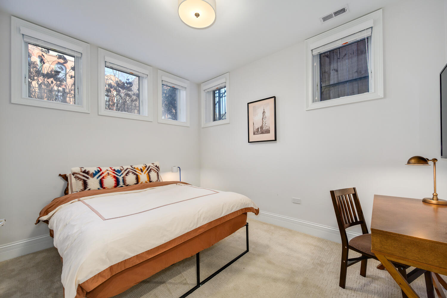 1616 N Winchester Avenue