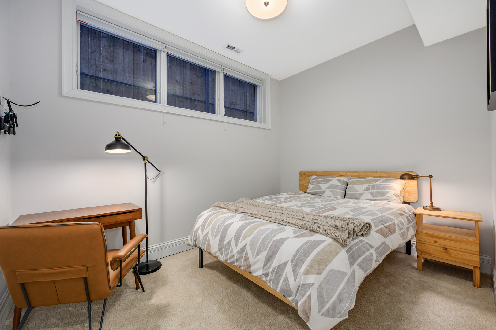 1616 N Winchester Avenue