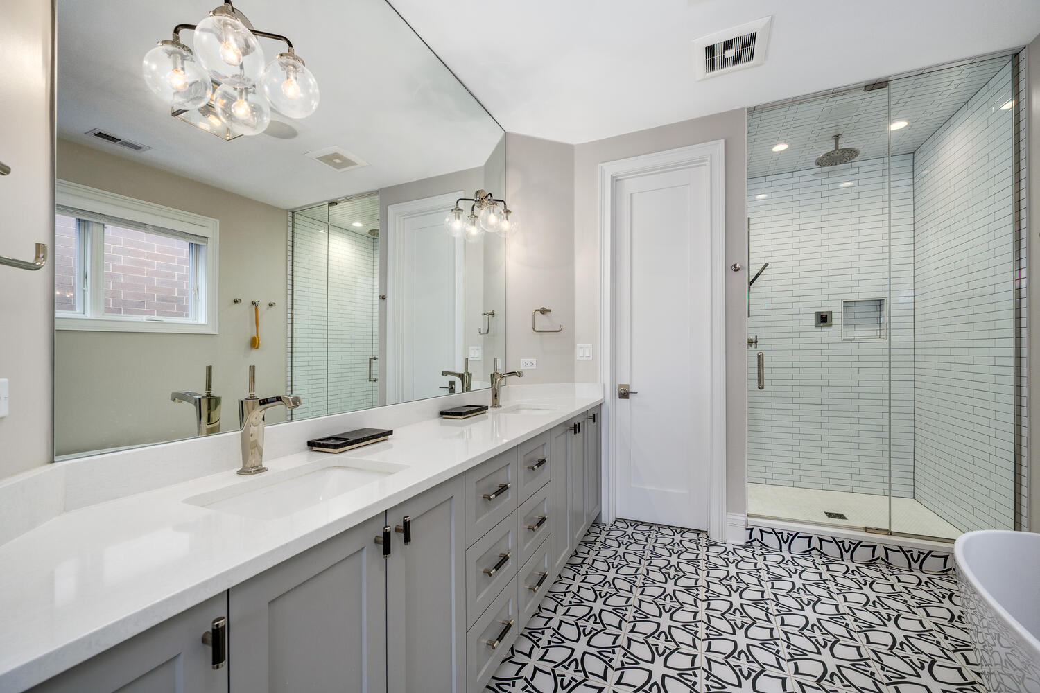 1616 N Winchester Avenue