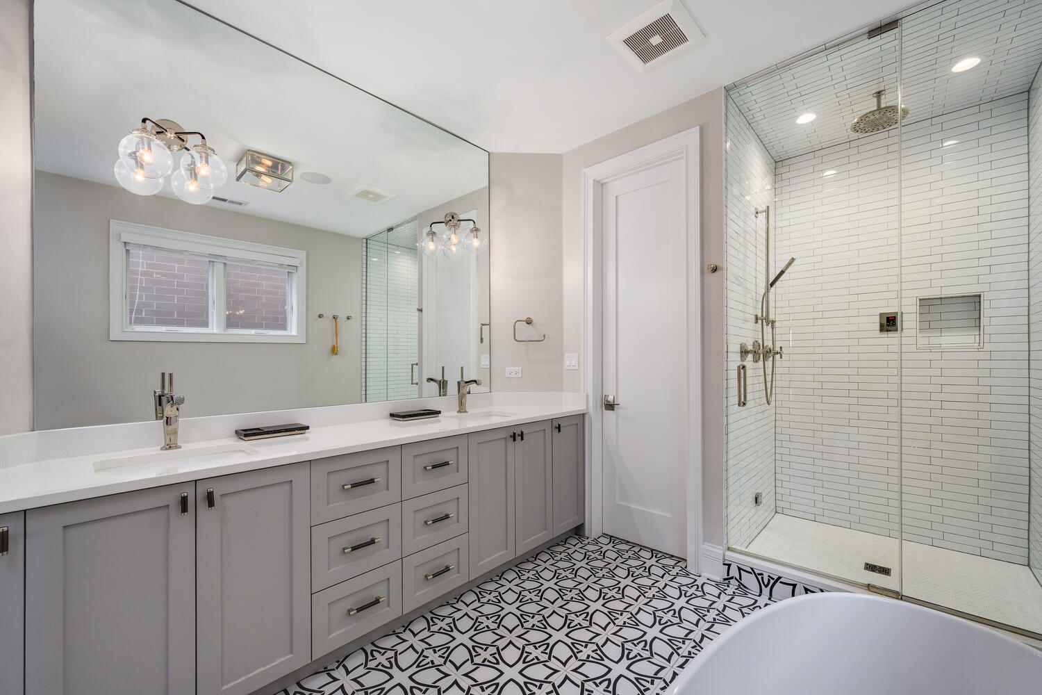 1616 N Winchester Avenue