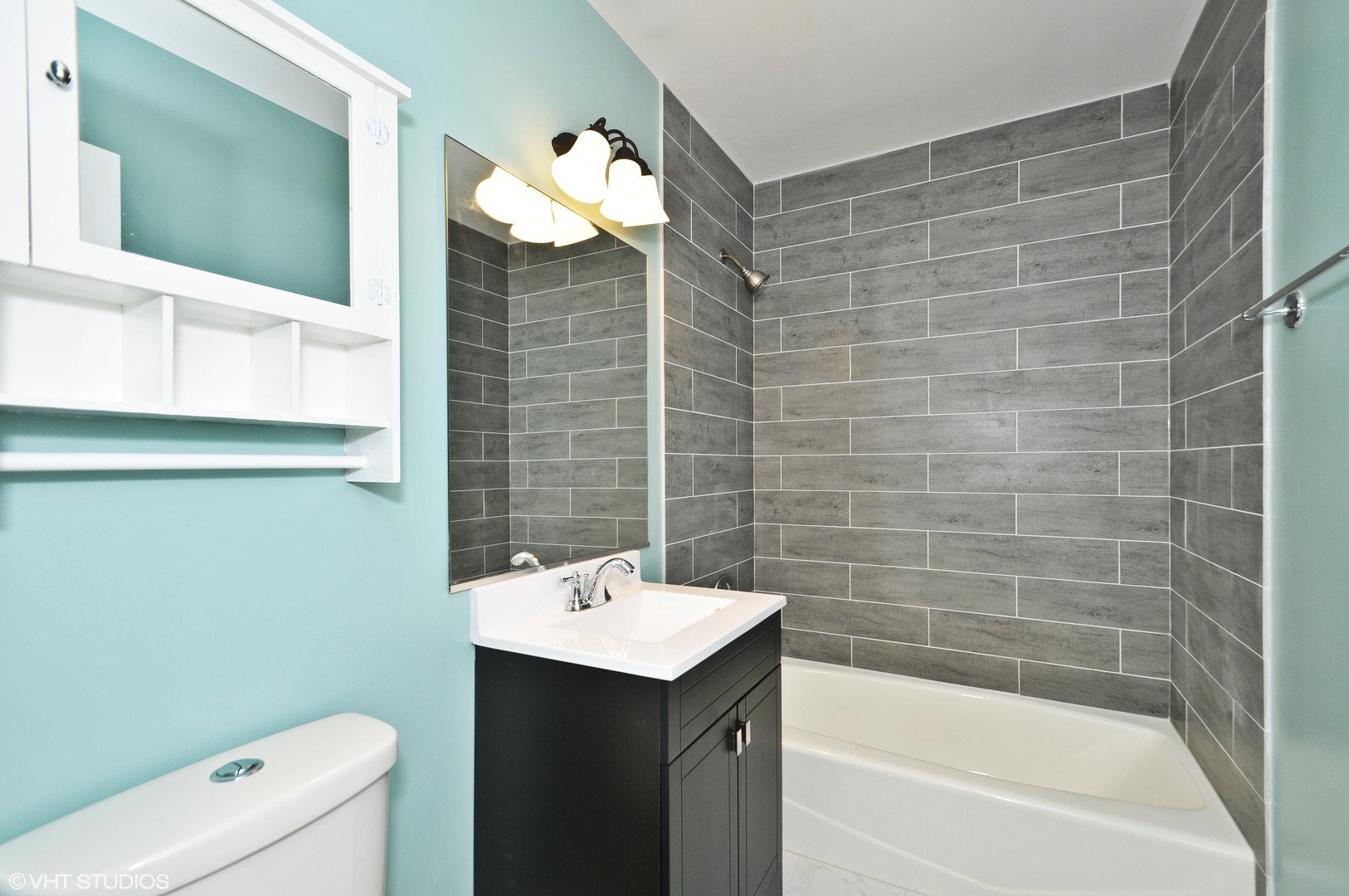 4055 N Sheridan Road Unit: 1F