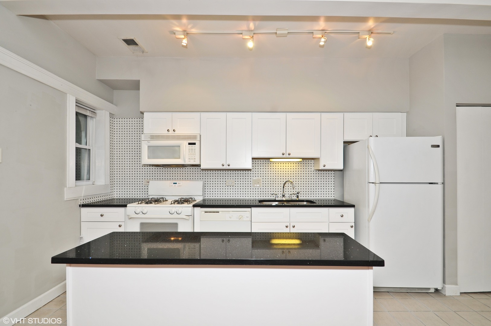 4055 N Sheridan Road Unit: 1F