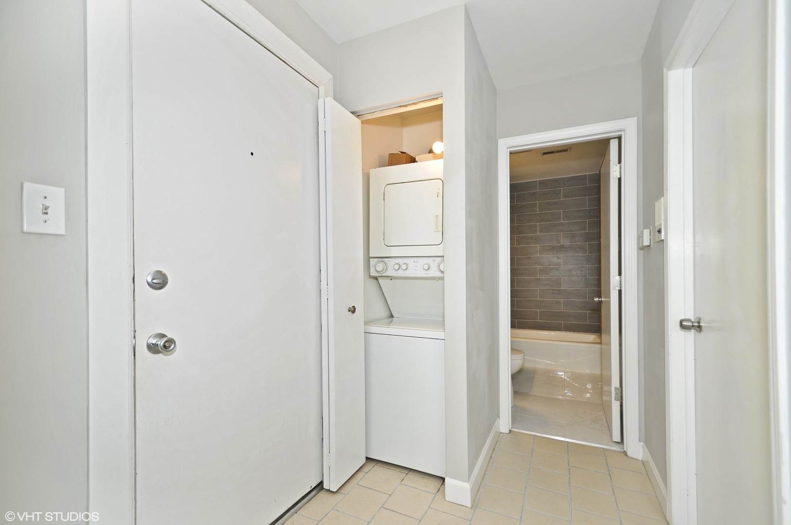 4055 N Sheridan Road Unit: 1F