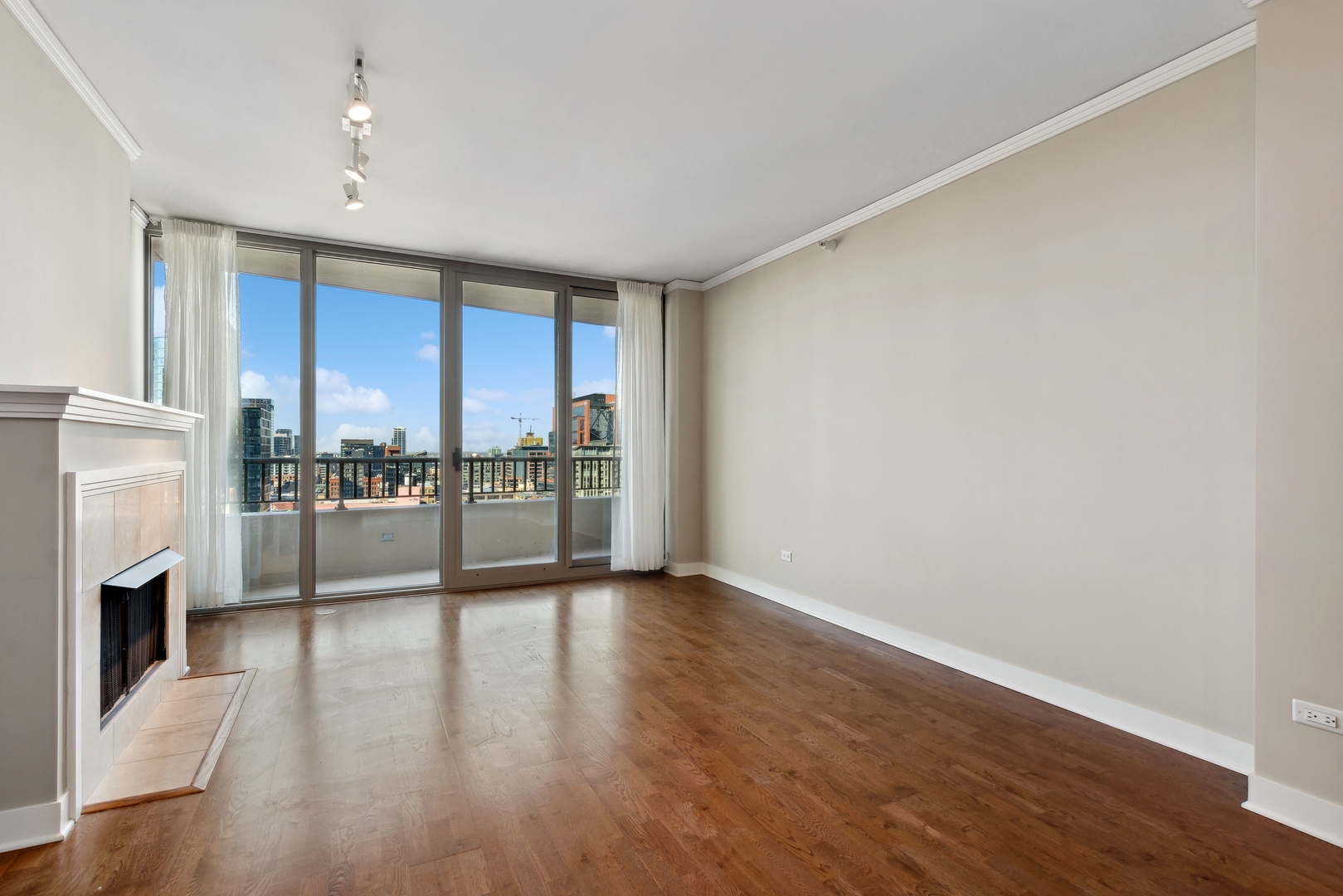 200 N JEFFERSON Street Unit: 1702