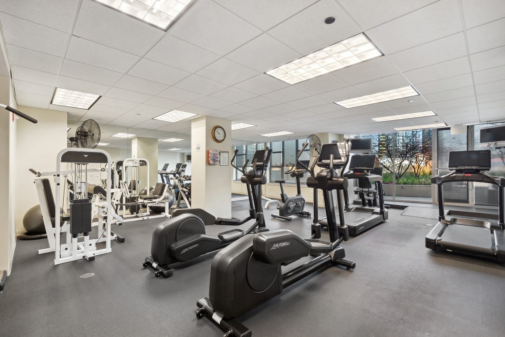 200 N JEFFERSON Street Unit: 1702