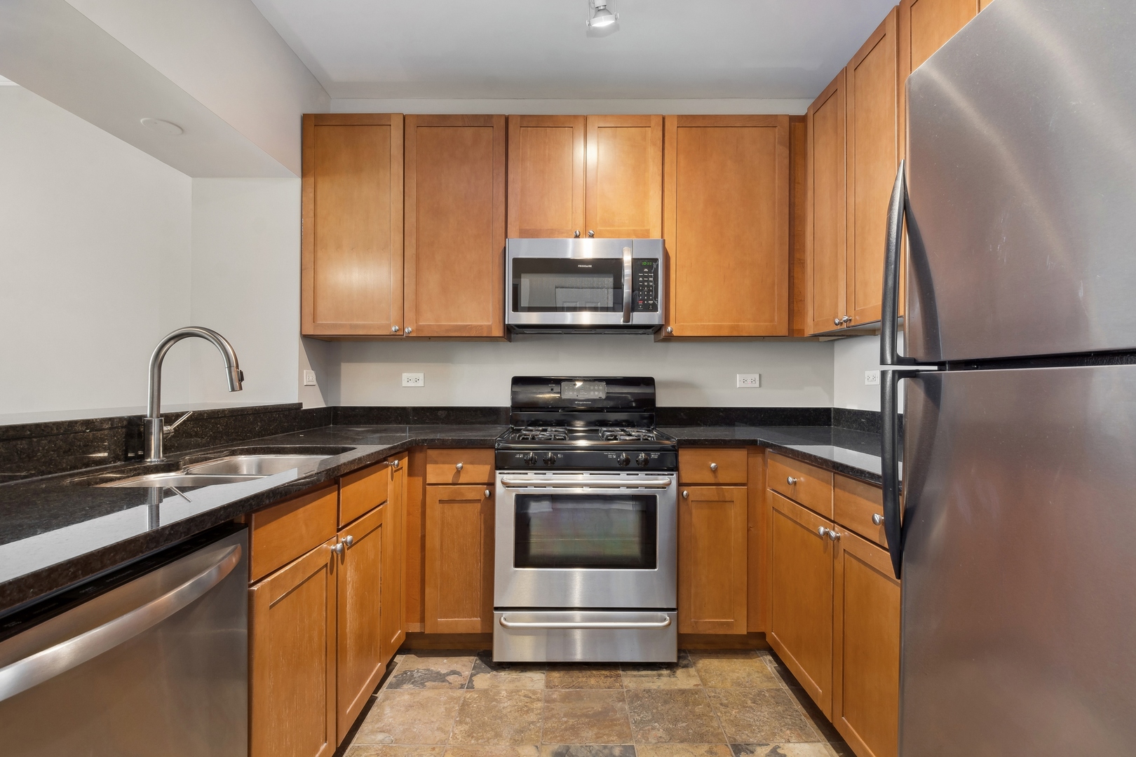 200 N JEFFERSON Street Unit: 1702