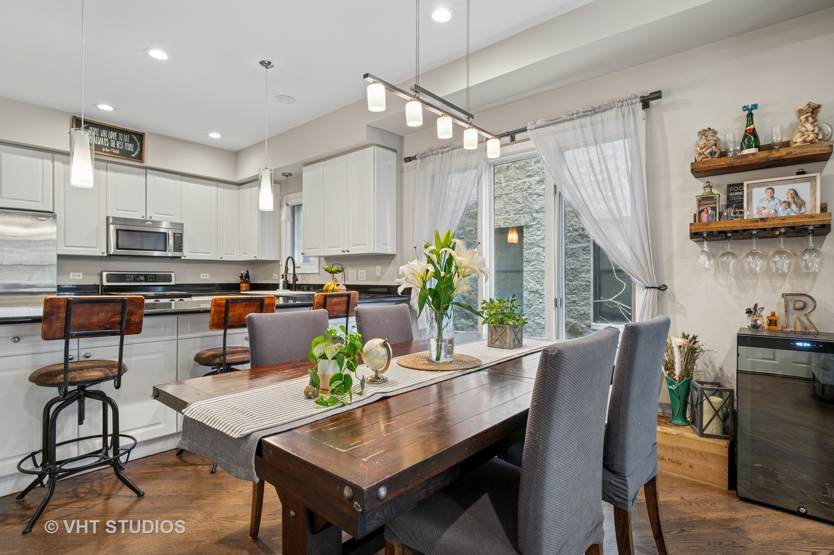 629 W BRIAR Place Unit: 1W