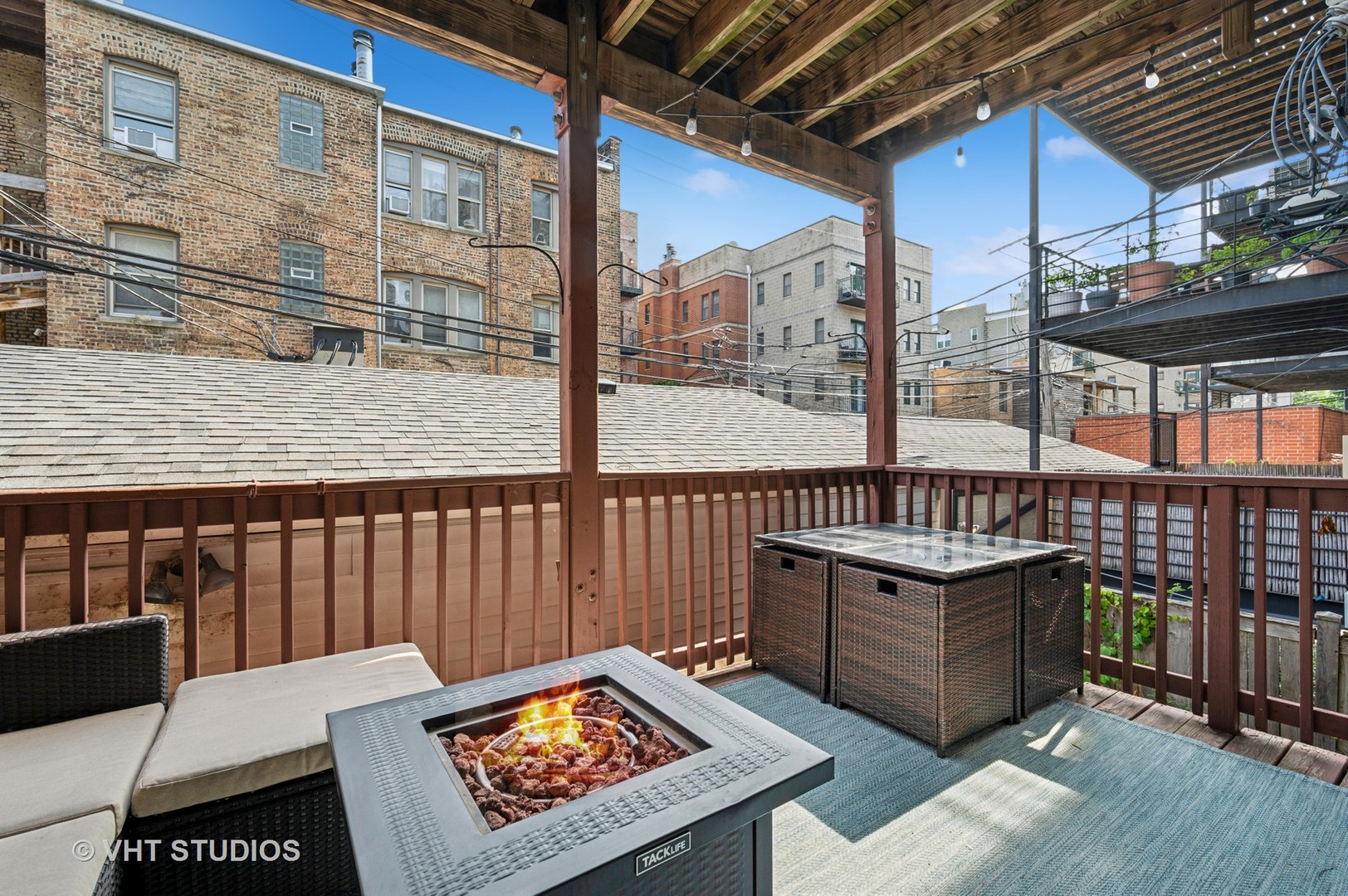 629 W BRIAR Place Unit: 1W