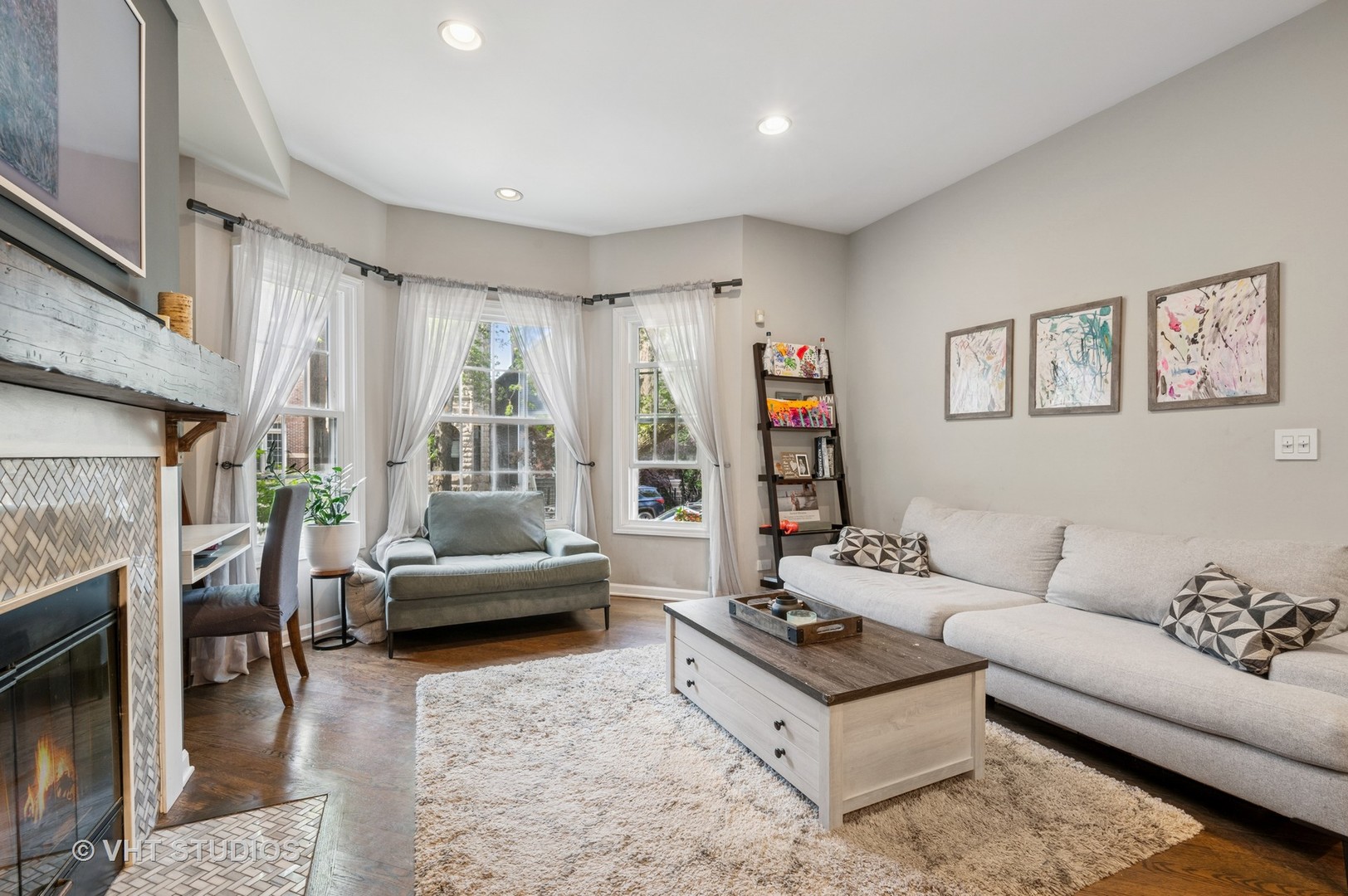 629 W BRIAR Place Unit: 1W