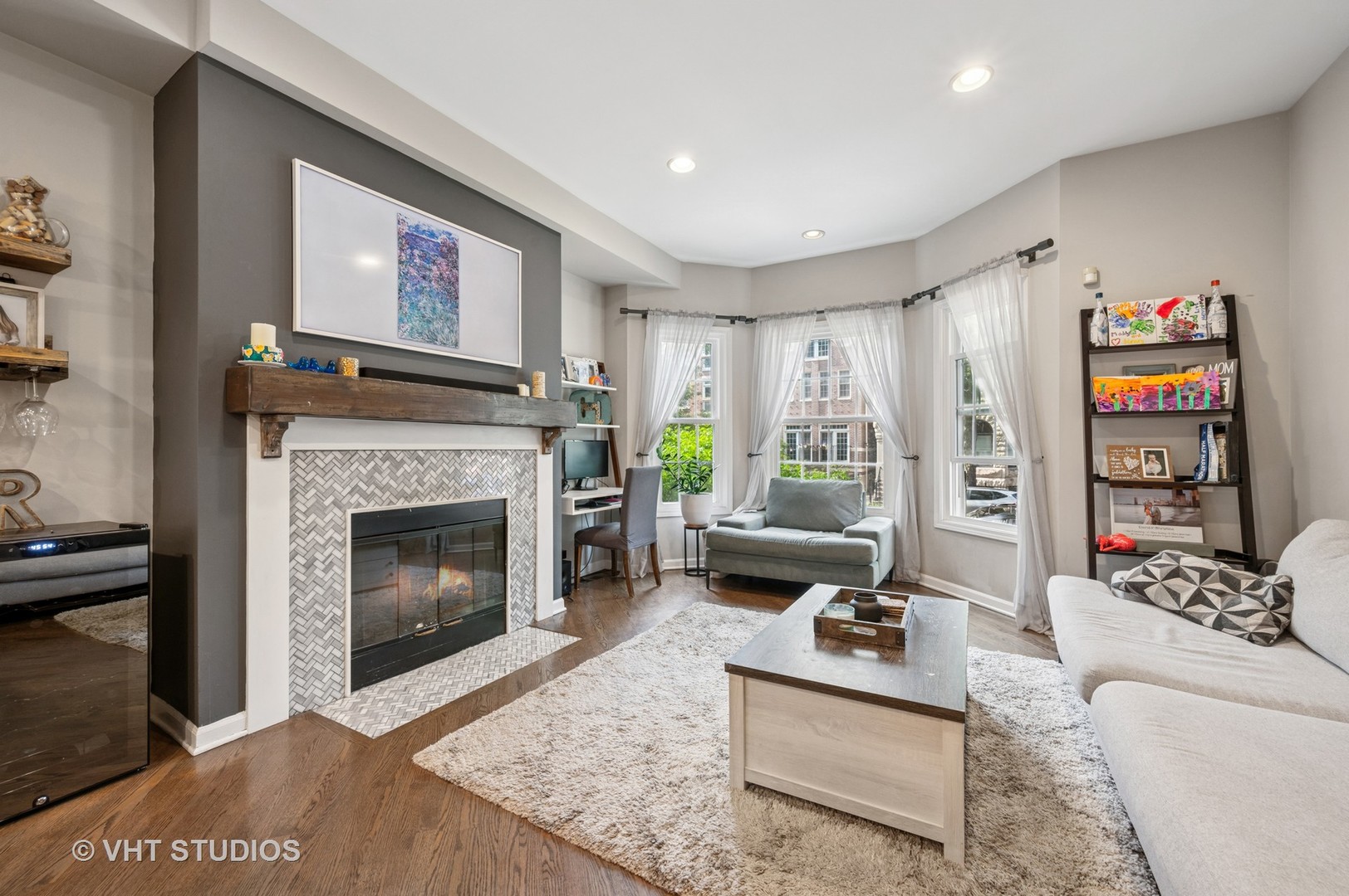 629 W BRIAR Place Unit: 1W