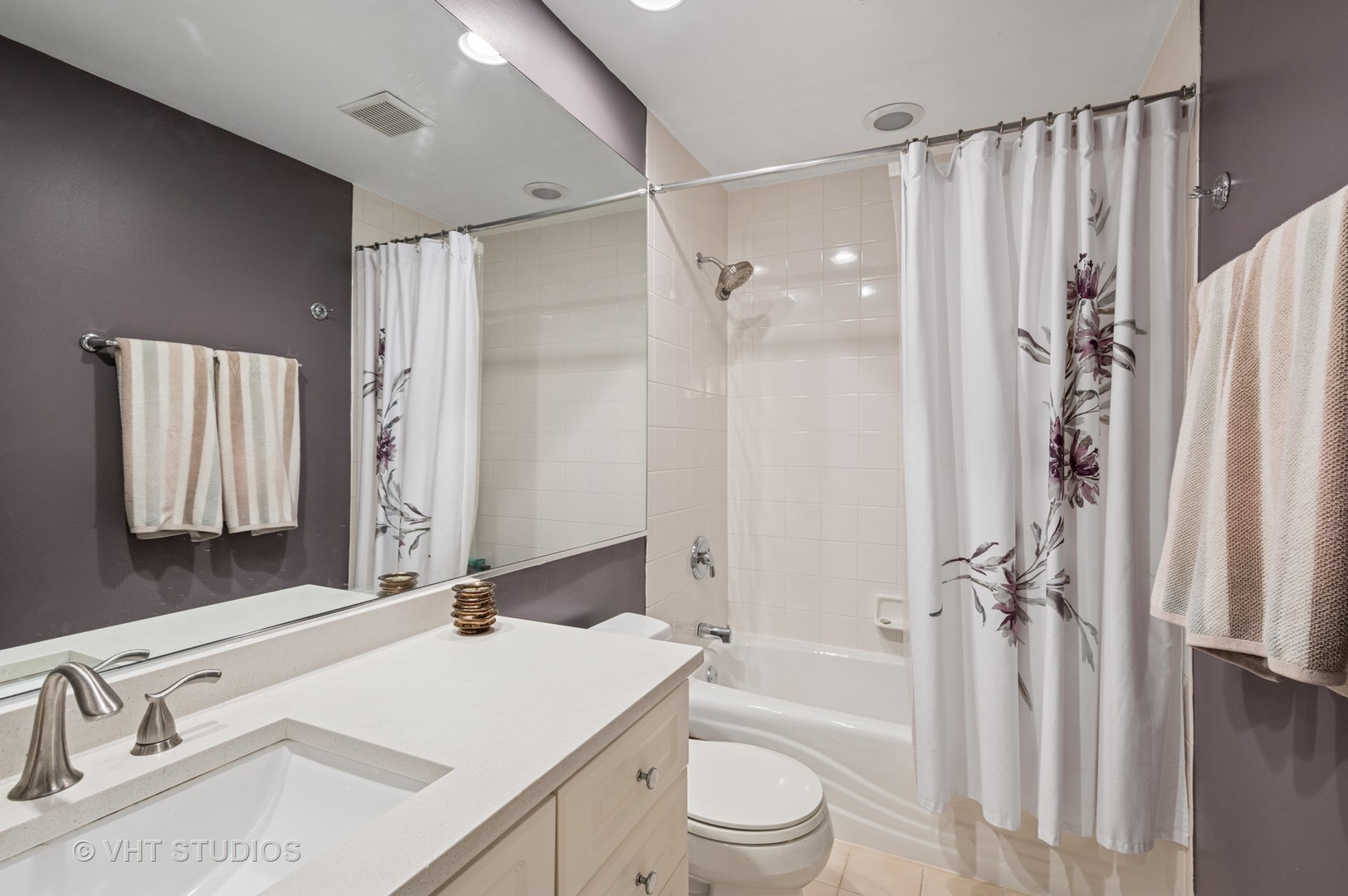 629 W BRIAR Place Unit: 1W