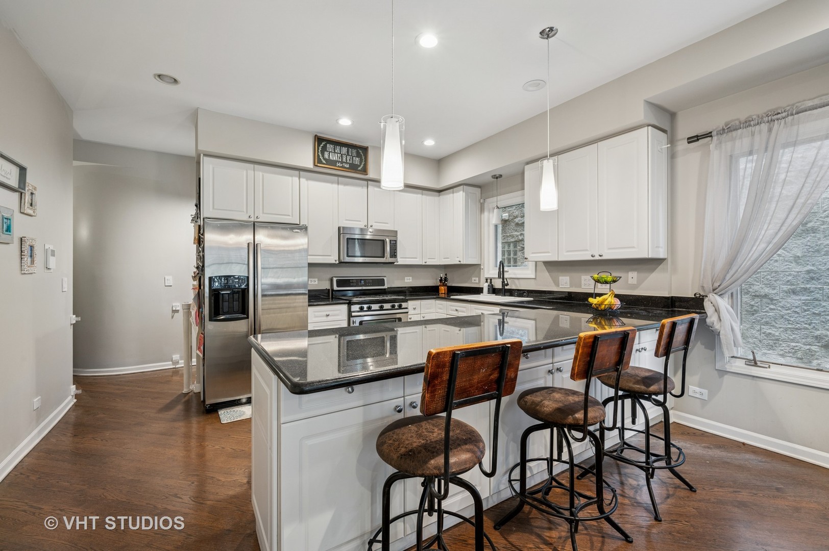 629 W BRIAR Place Unit: 1W