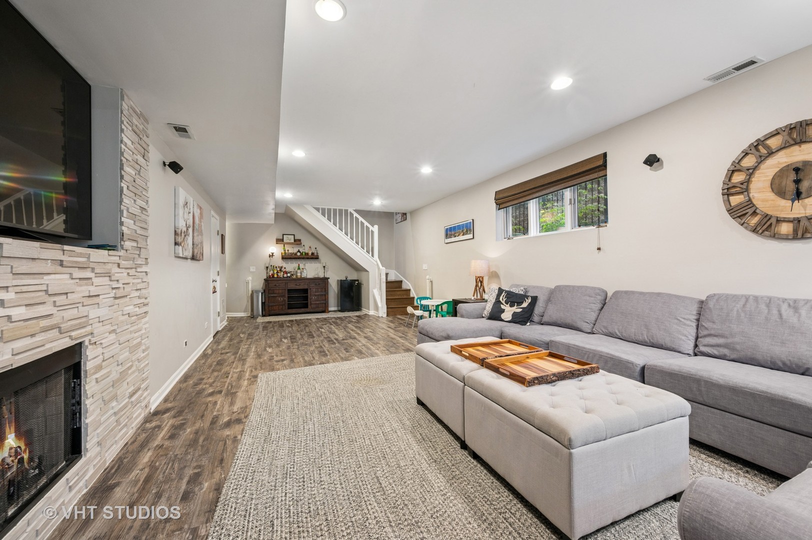 629 W BRIAR Place Unit: 1W