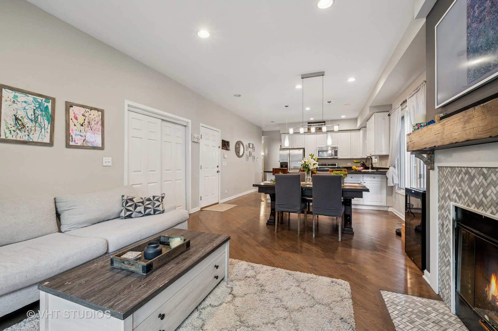 629 W BRIAR Place Unit: 1W