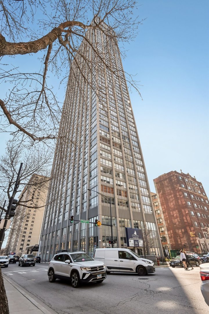 655 W Irving Park Road Unit: 2805